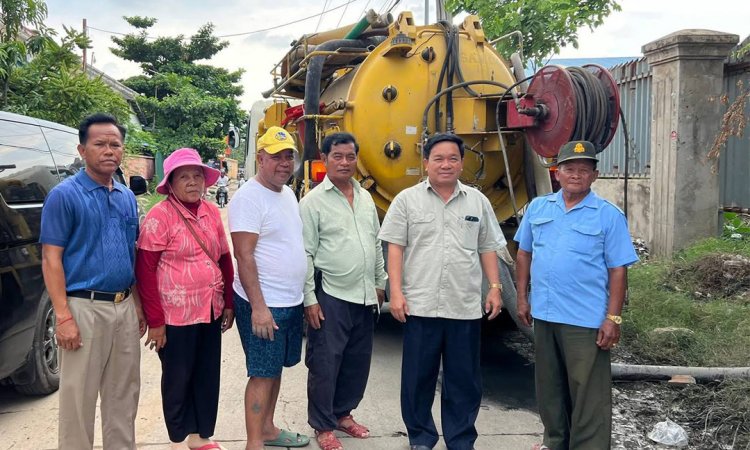 រដ្ឋបាលសង្កាត់ចោមចៅទី៣ ចុះបូមស្ដារប្រព័ន្ធលូបញ្ចៀសការជន់លិច