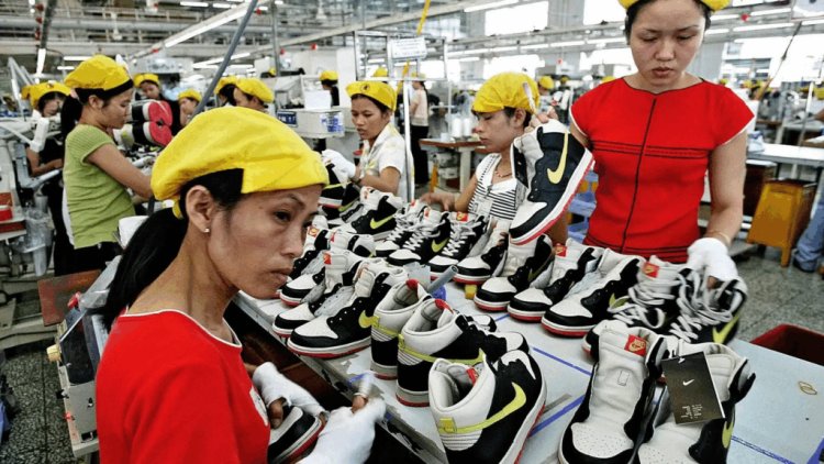 Nike និង Adidas ស្នើឱ្យ ត្រាំ លើកលែងពន្ធ ដោយខ្លាចត្រូវបិទទ្វារអាជីវកម្ម