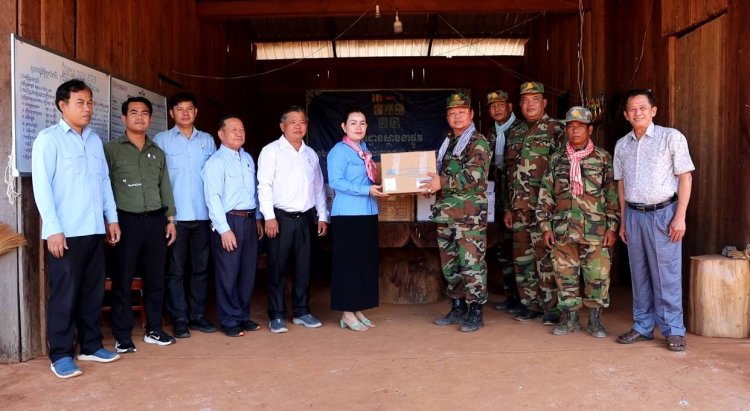 កងកម្លាំងវិស្វកម្មលេខ៧១៦ ទទួលបានឱសថសម្រាប់សង្គ្រោះសុខភាពពីរដ្ឋបាលខេត្តមណ្ឌលគិរី